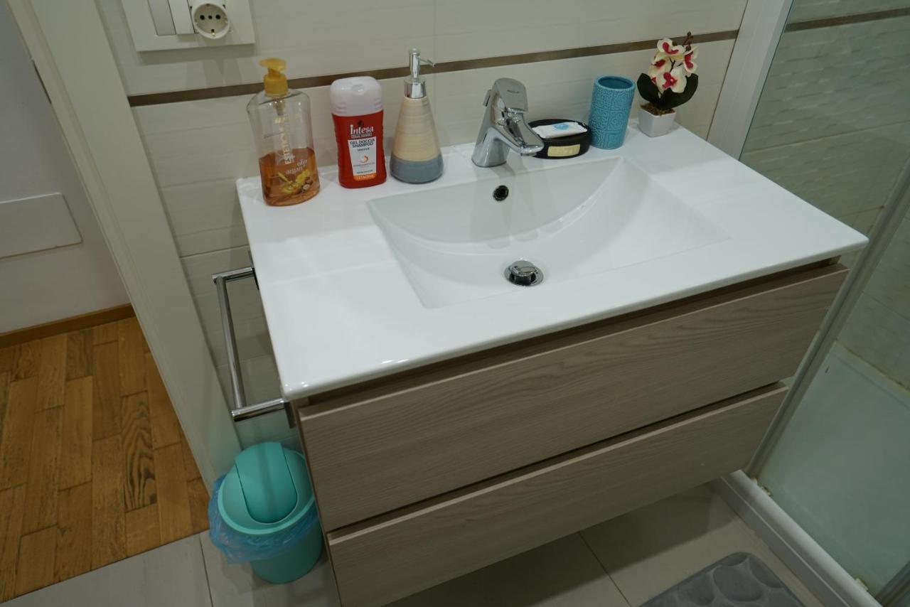 Apartament Fast Wifi E Netflix -- Centro Di Rho Vicino Stazione Zewnętrze zdjęcie
